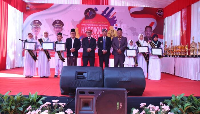 Peringati Hardiknas, Bupati Cirebon Soroti Peran Guru dan Rencana Sekolah Unggulan