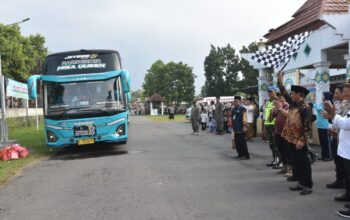 Wakil Bupati Cirebon Lepas 83 Calon Jemaah Haji : Perjalan Haji Bukan Perjalanan Fisik, Tapi Perjalanan Hati