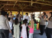 Polresta Cirebon Beri Trauma Healing bagi Keluarga Korban Longsor Gunung Kuda