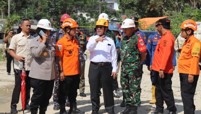 Bupati Cirebon Imron Tinjau Lokasi Longsor Gunung Kuda 