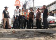 Respons Cepat, Wali Kota Effendi Edo Tinjau Jalan Rusak di Kawasan Ciremai Raya