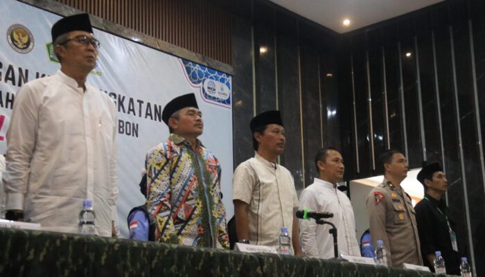 Wali Kota Cirebon Berangkatkan 353 Calon Haji Kloter 10 KJT ke Tanah Suci