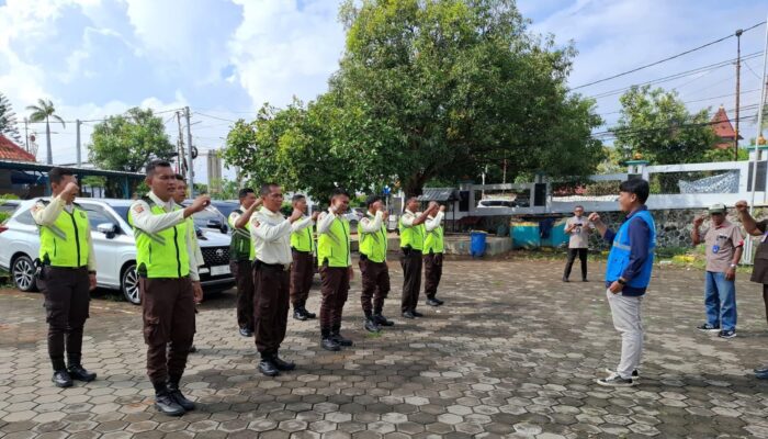 Tingkatkan Keamanan dan Layanan, PLN UP3 Indramayu Beri Pembinaan dan Pelatihan Rutin Satpam
