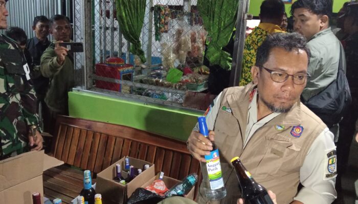 Operasi Jam Malam, Forkopimda Kota Cirebon Masih Temukan Warung Jual Miras