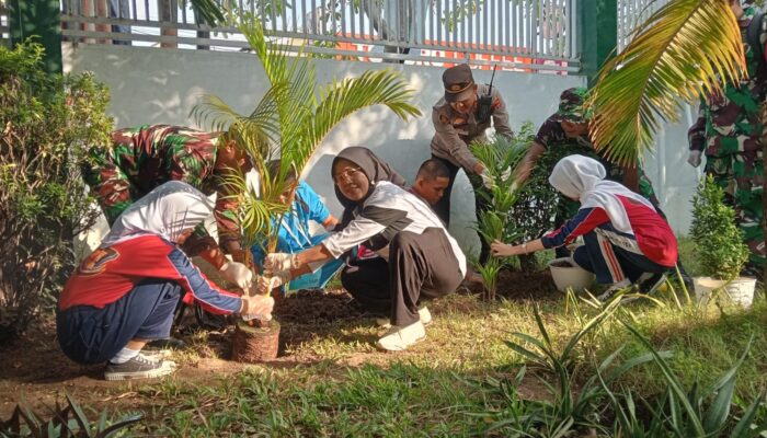 MPLS Hari Terakhir, SMAN 3 Cirebon Tutup dengan Penanaman Pohon