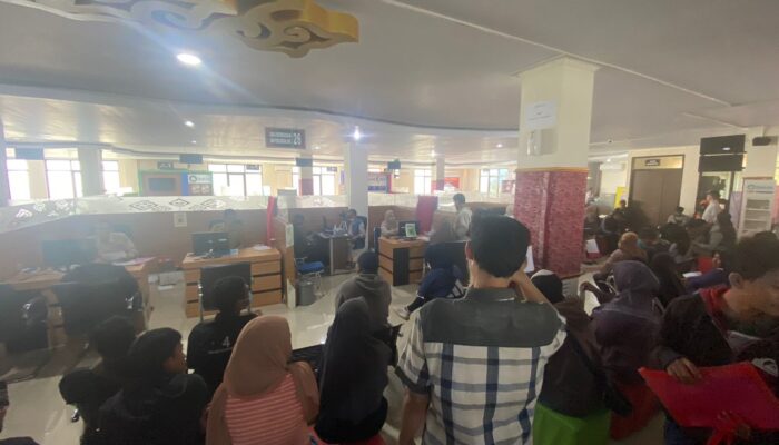 Pelayanan Digitalisasi Adminduk di Cirebon Dikeluhkan Warga