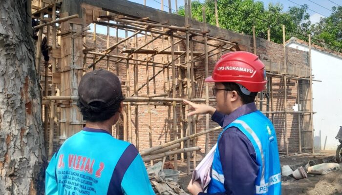 PLN UP3 Indramayu Ajak Masyarakat Peduli Jarak Aman Listrik dengan Bangunan dan Sekitarnya