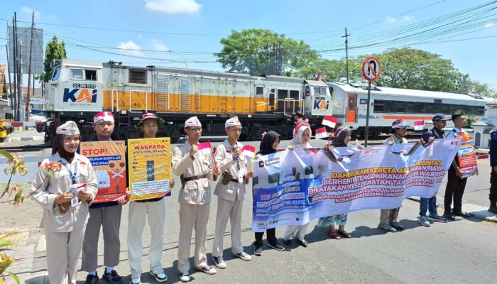 Wujudkan Jiwa Patriotisme melalui Sosialisasi Keselamatan di Perlintasan Sebidang