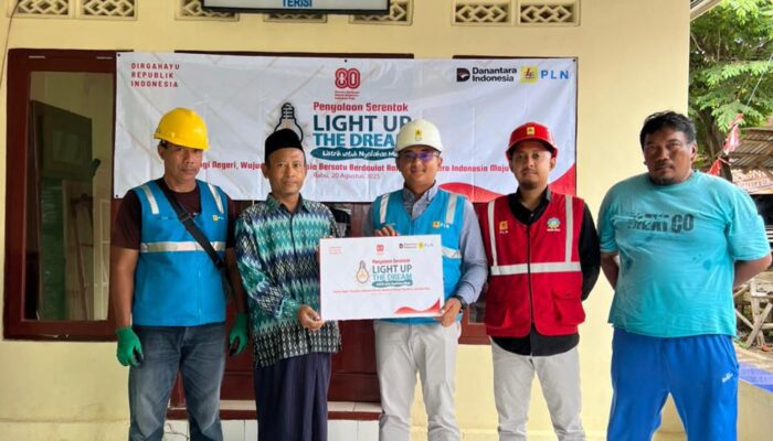 PT PLN ULP Cikedung Lakukan Penyalaan Light Up The Dream Jelang Hari Pelanggan Nasional
