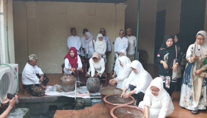 Tradisi Siraman Panjang di Kasultanan Kasepuhan Cirebon