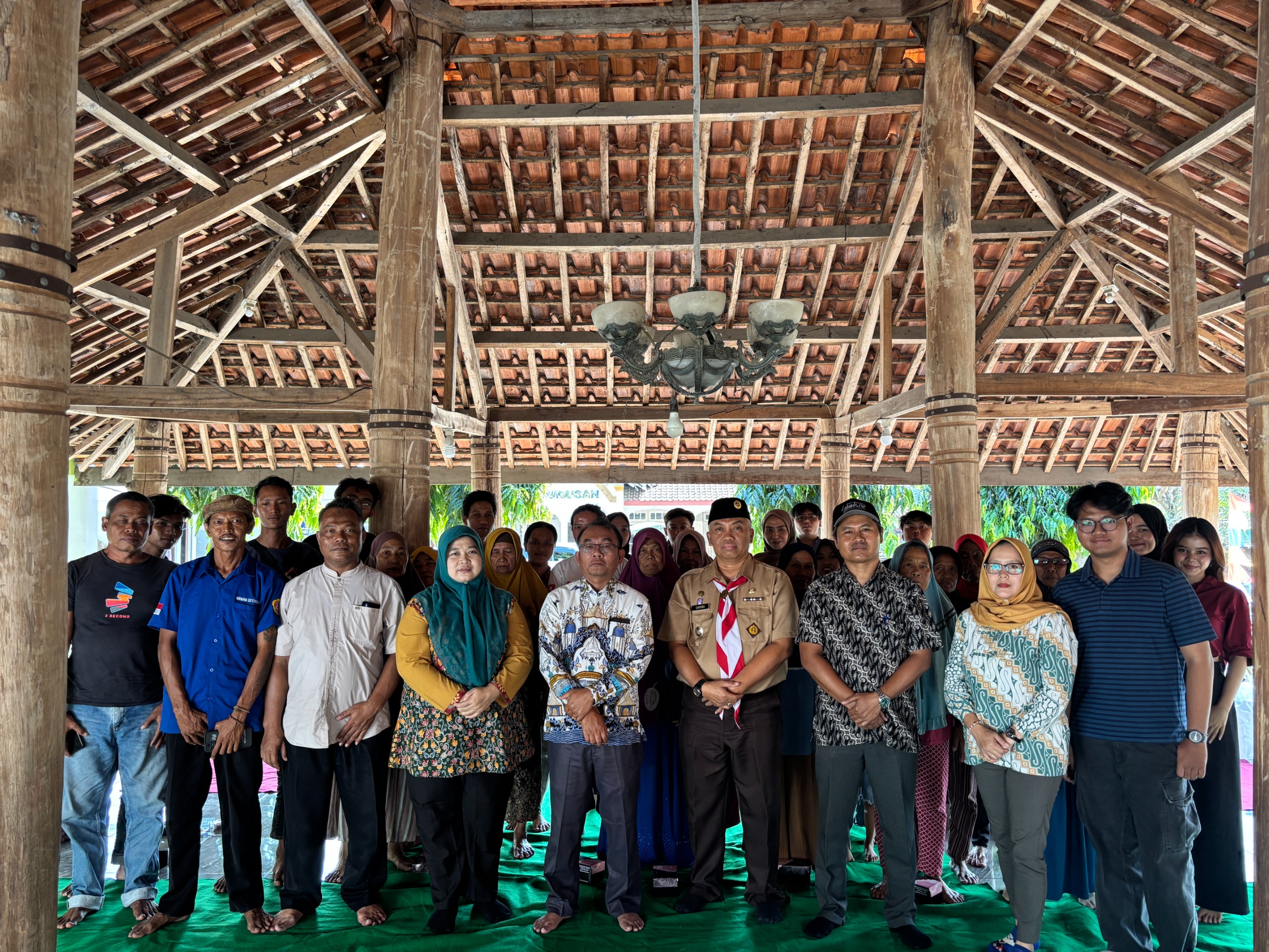 Seminar Pelatihan “Pemanfaatan Teknologi Digital Kerajinan Gerabah Desa Sitiwinangun”