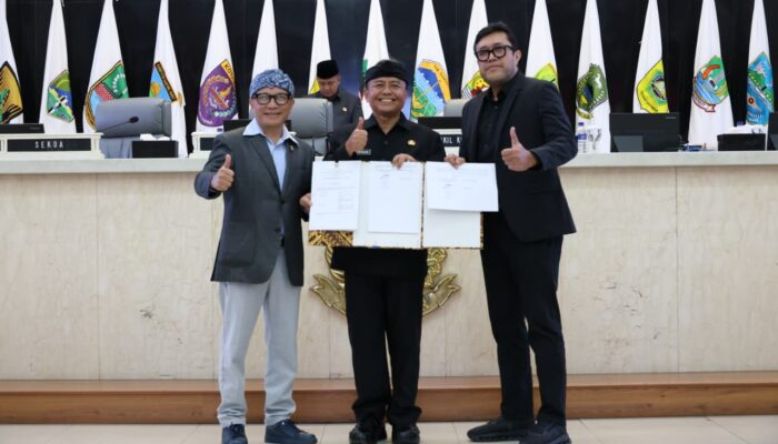 Rapat Paripurna, DPRD Jawa Barat Setujui CDPOB Cirebon Timur