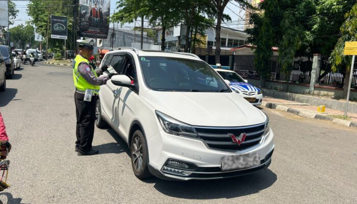 Polres Ciko Razia Kendaraan yang Gunakan Strobo