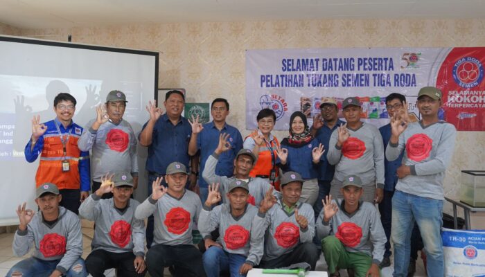 Kolaborasi Indocement dan Kementrian PUPR Berikan Sertifikasi Kompetensi Tukang Pasang Bata