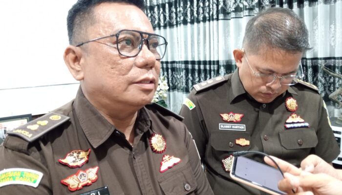 Kejari Kota Cirebon Serahkan Berkas Dugaan Tipikor PD Pembangunan ke Kejati Jabar