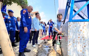 Dapat Bantuan Sumur Bor Air Bersih, Warga Pengarengan Sumringah