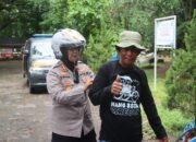 Polresta Cirebon Sapa Abang Becak Lewat Patroli Kamtibmas dan Bagi-Bagi Kaos
