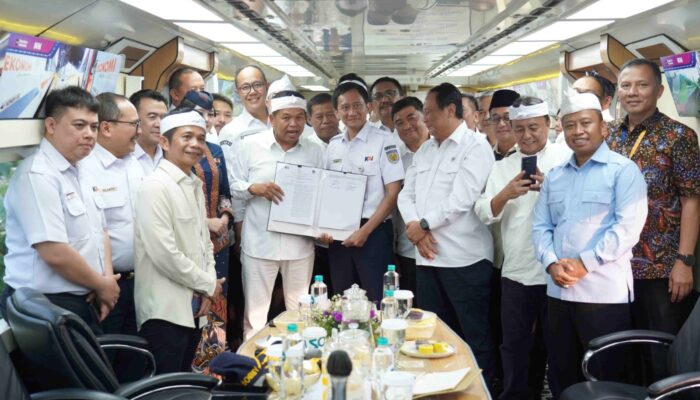 Jabar–KAI Sepakat Percepat Mobilitas Lewat Penguatan Transportasi Rel