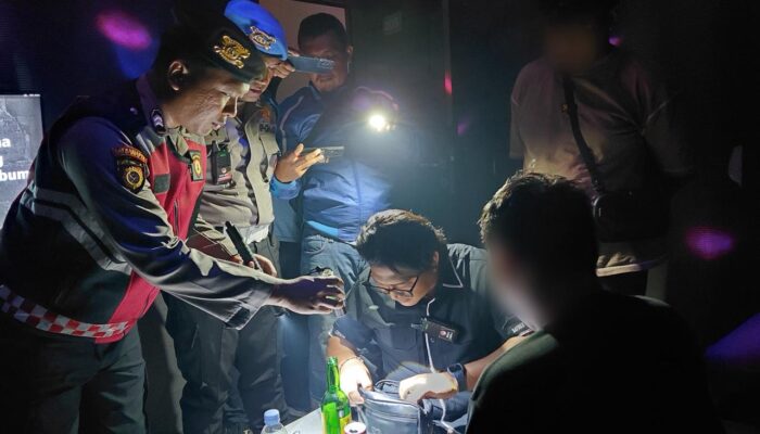 Razia Skala Besar di Gronggong–Ciledug, Polresta Cirebon Sita 130 Botol Miras