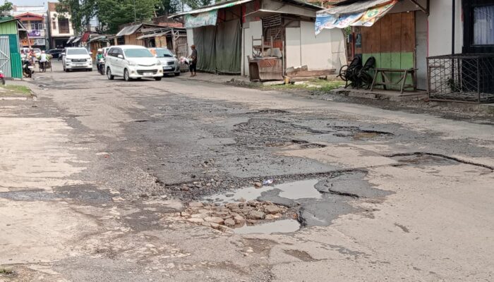 Musim Hujan Sejumlah Ruas Jalan di Kota Cirebon Rusak, Wali Kota : Segera Diperbaiki 
