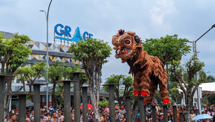 Atraksi Barongsai dan Liong di Grage Mall Hibur Masyarakat saat Hari Libur Imlek