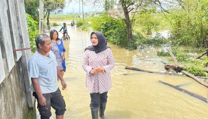 Banjir 1,5 Meter di Cilengkrang Cirebon, Ketua DPRD Turun Langsung Datangi Lokasi