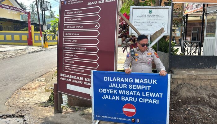 Satlantas Kuningan Perkuat Keselamatan Jalan, 57 Water Barrier Dipasang di Titik Rawan