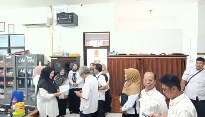 Sidak Hari Pertama Kerja, Wali Kota Cirebon : Ada yang Tak Hadir, 99 persen Masuk Kerja