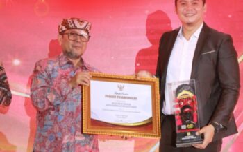 OJK Cirebon Raih Penghargaan dari Bupati Imron, Dorong Literasi dan Inklusi Keuangan di Daerah