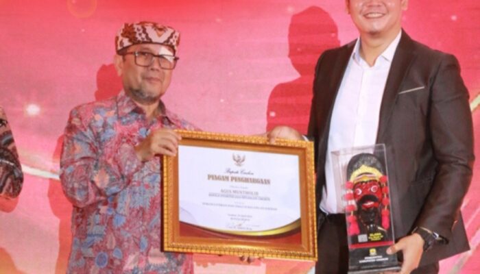 OJK Cirebon Raih Penghargaan dari Bupati Imron, Dorong Literasi dan Inklusi Keuangan di Daerah