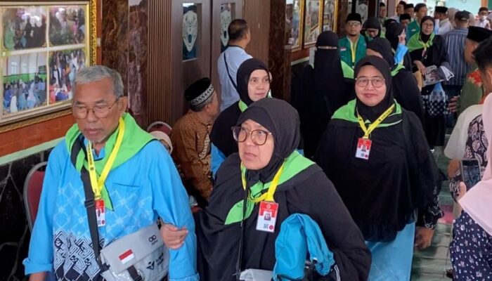 Kloter 23 Kota Cirebon Berangkat, Seluruh Jemaah Dipastikan Sehat dan Siap Haji