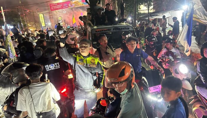 KNPI dan Bobotoh Kompak Apresiasi AKBP Eko Iskandar atas Pengamanan Konvoi di Cirebon Kota