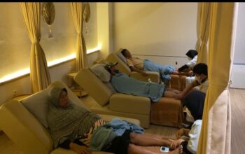 Peringati HLUN, Relaxology Cirebon Manjakan Puluhan Lansia
