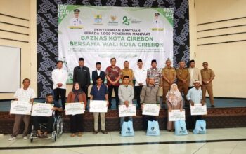 Baznas Kota Cirebon Salurkan Bantuan untuk Guru Ngaji, Marbot Hingga Biaya Pendidikan