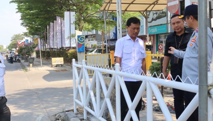 Walikota Edo Tinjau Pemagaran Trotoar CSB Mall, PKL dan Parkir Liar Bakal Ditertibkan