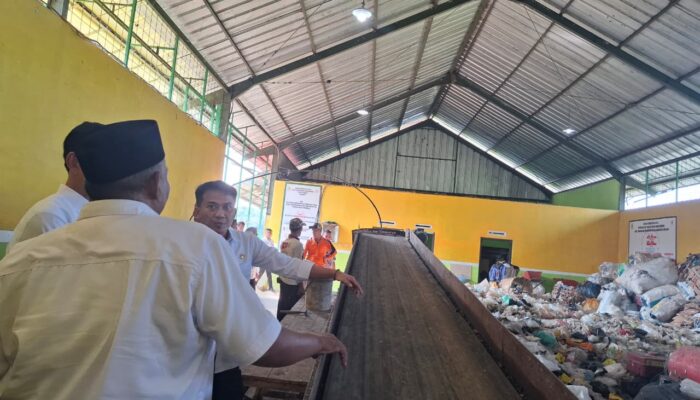Sampah Jadi Nilai Ekonomi, TPS 3R Ciawigajah Dapat Apresiasi Wabup Cirebon