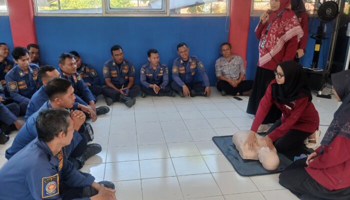Sinergi dengan PSC 119, Anggota Damkar Kota Cirebon Dilatih Penyelamatan Jiwa