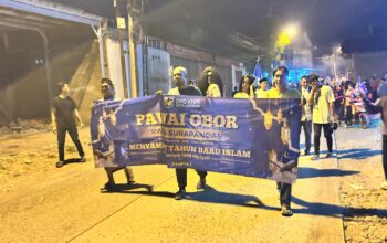 Semarak 1 Muharram, KNPI dan Warga Argasunya Gelar Pawai Obor