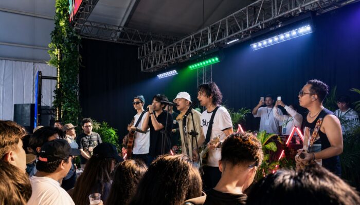 Aldi Taher dan Reyharp Hadirkan Nostalgia Oasis di Panggung COMAFEST 2026