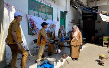Ini Alasan DKUKMPP Kota Cirebon Rutin Periksa Timbangan Pedagang di Pasar