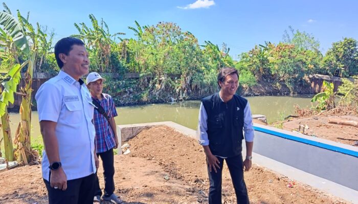 Wali Kota Cirebon Tinjau Pembangunan Senderan Sungai Suba, Upaya Kurangi Risiko Banjir untuk 160 KK