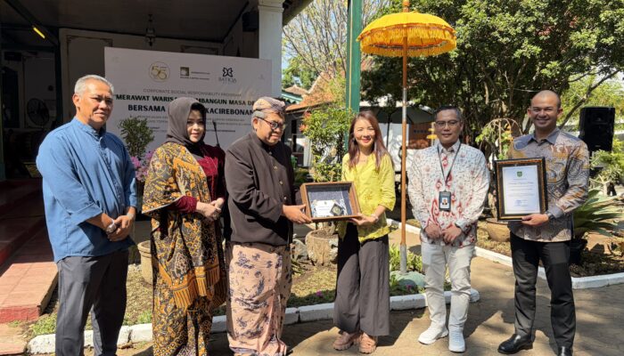 BATIQA Hotel Cirebon dan SSIA Tanam Pohon di Keraton Kacirebonan, Lestarikan Budaya dan Lingkungan