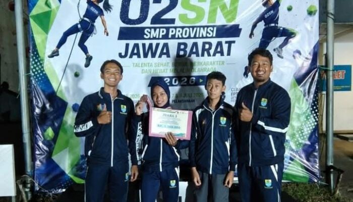 Hebat! Siswi SMPN 4 Kota Cirebon Juara 3 Panjat Tebing O2SN Jabar