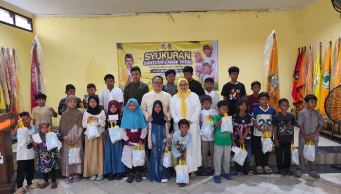 HUT ke-50 Bahlil Lahadalia, Golkar Kota Cirebon Rayakan dengan Santuni Puluhan Anak Yatim