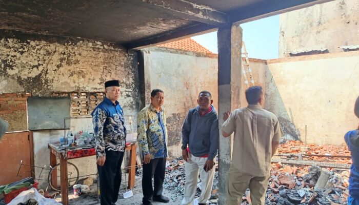 Disdik Kota Cirebon Bantu Dua Siswi SMPN 11 Korban Kebakaran