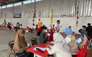 PDUI Cirebon Gelar Bakti Sosial, Warga Kertawinangun Dapat Pemeriksaan Kesehatan Gratis