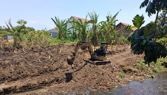 Pemkot Cirebon Normalisasi 14 Titik Sungai untuk Antisipasi Banjir