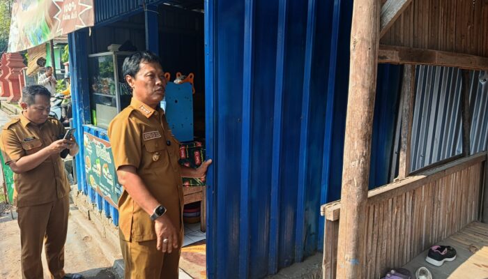 Tinjau Jalan Pancuran, Wali Kota Cirebon Temukan Drainase Tertutup Bangunan Liar