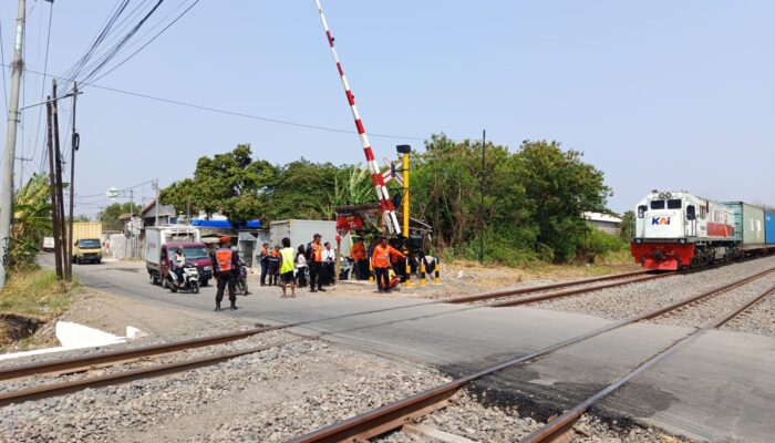 KAI Daop 3 Cirebon Resmikan JPL Desa Suci